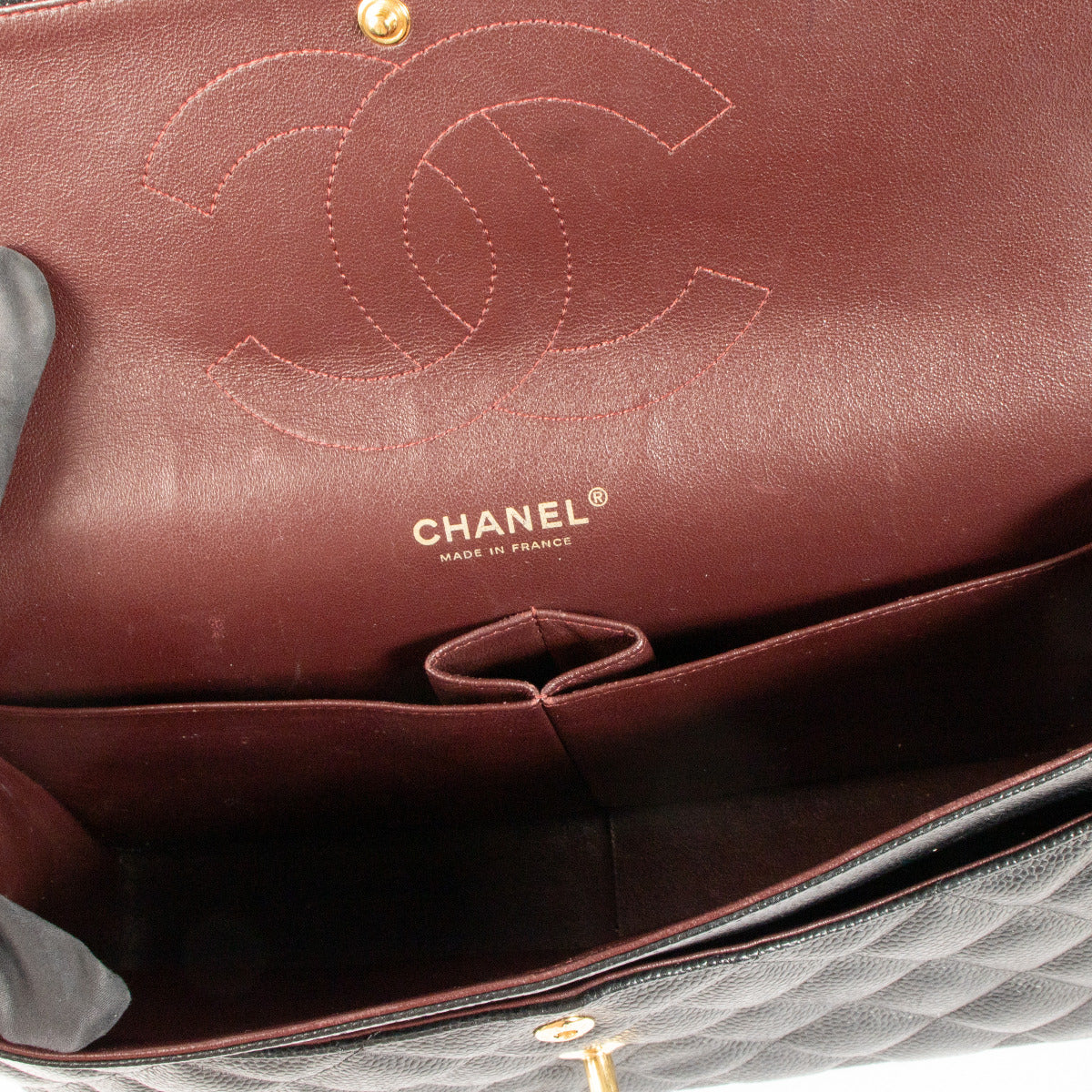 Sac Chanel grand modèle Classique à rabat en cuir caviar noir