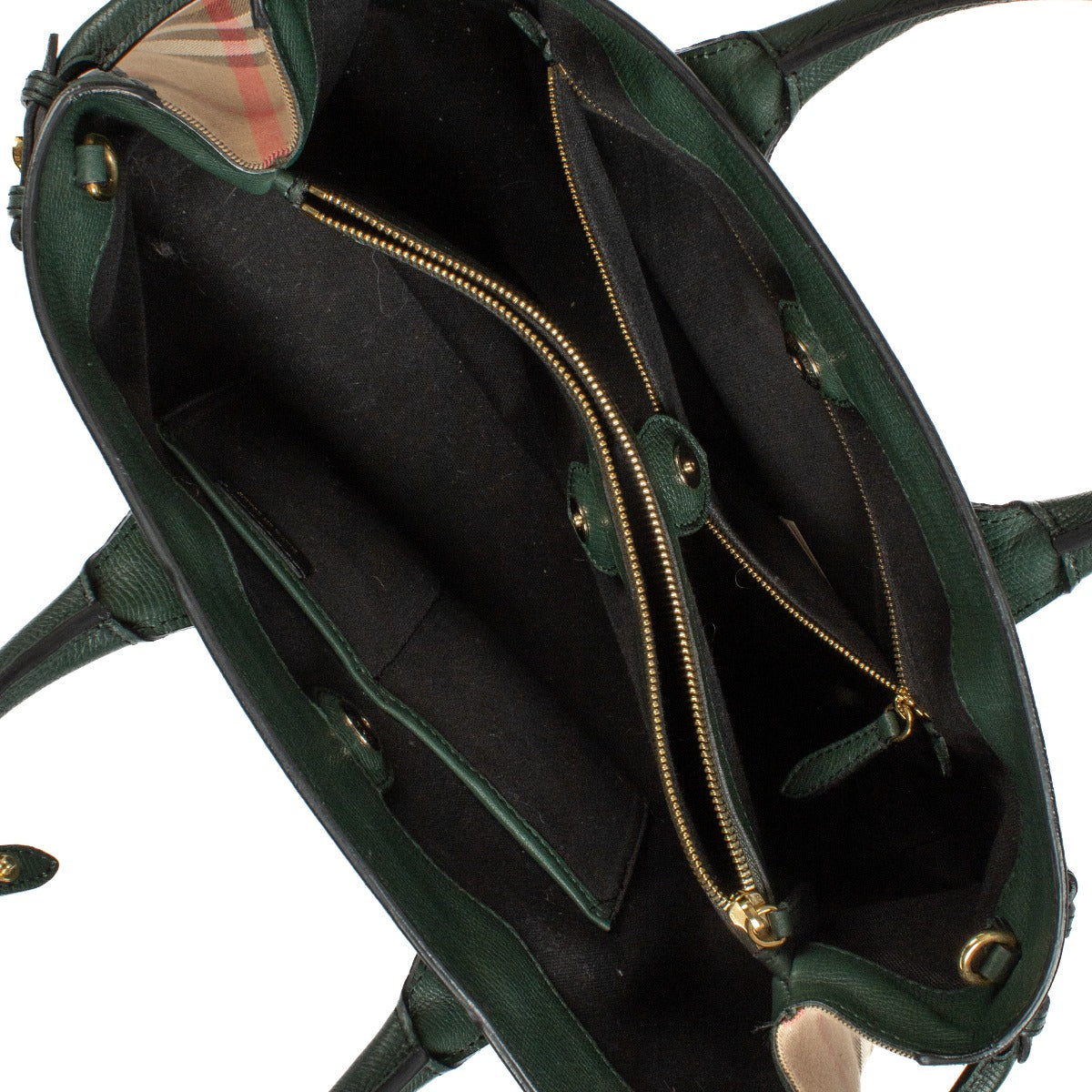 Shop safe online at Labellov in Antwerp, Brussels and Knokke this 100% authentic second hand Burberry Green Leather Check Medium Banner Shoulder Bag