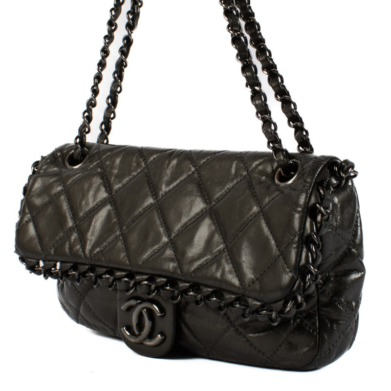 Shop safe online at Labellov in Antwerp, Brussels and Knokke this 100% authentic second hand Chanel Metallic Calfskin Small Chain Me Flap Bag