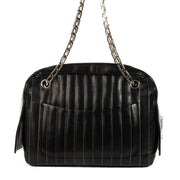 Shop safe online at Labellov in Antwerp, Brussels and Knokke this 100% authentic second hand Chanel Black Lambskin Quilted Mademoiselle Camera Case Bag