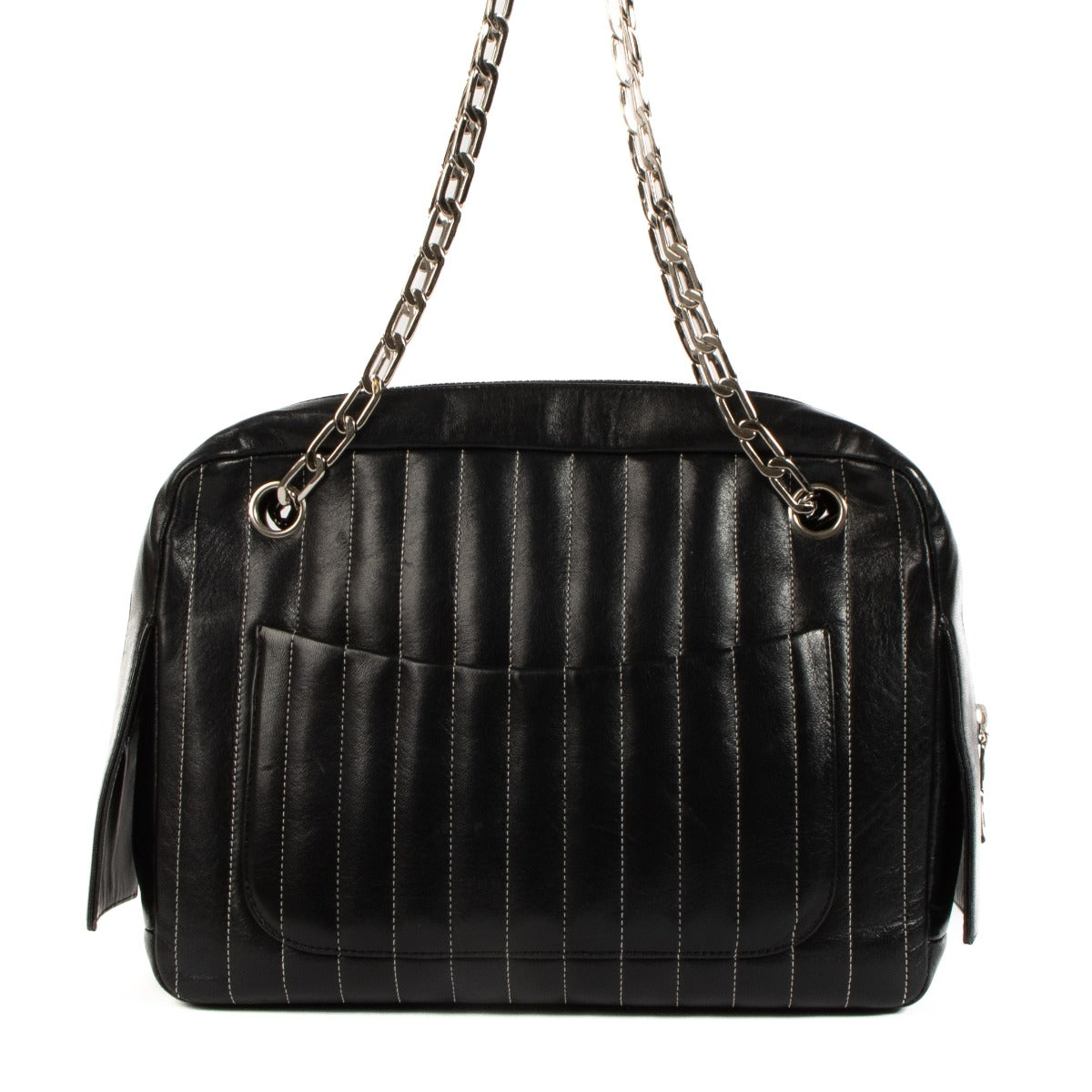 Shop safe online at Labellov in Antwerp, Brussels and Knokke this 100% authentic second hand Chanel Black Lambskin Quilted Mademoiselle Camera Case Bag