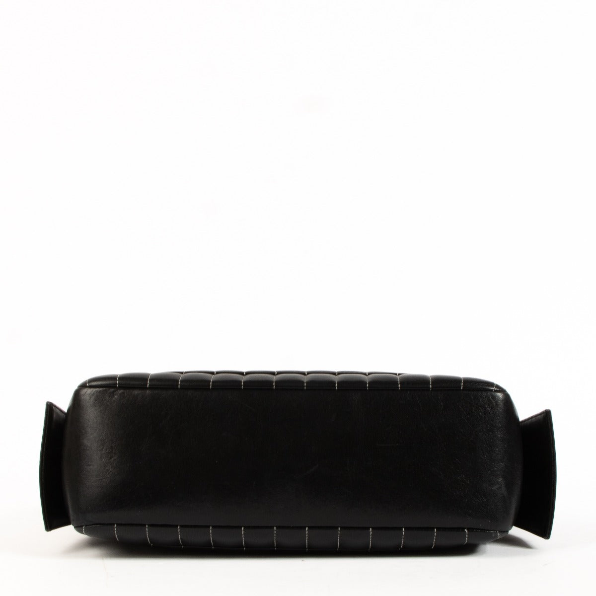 Shop safe online at Labellov in Antwerp, Brussels and Knokke this 100% authentic second hand Chanel Black Lambskin Quilted Mademoiselle Camera Case Bag