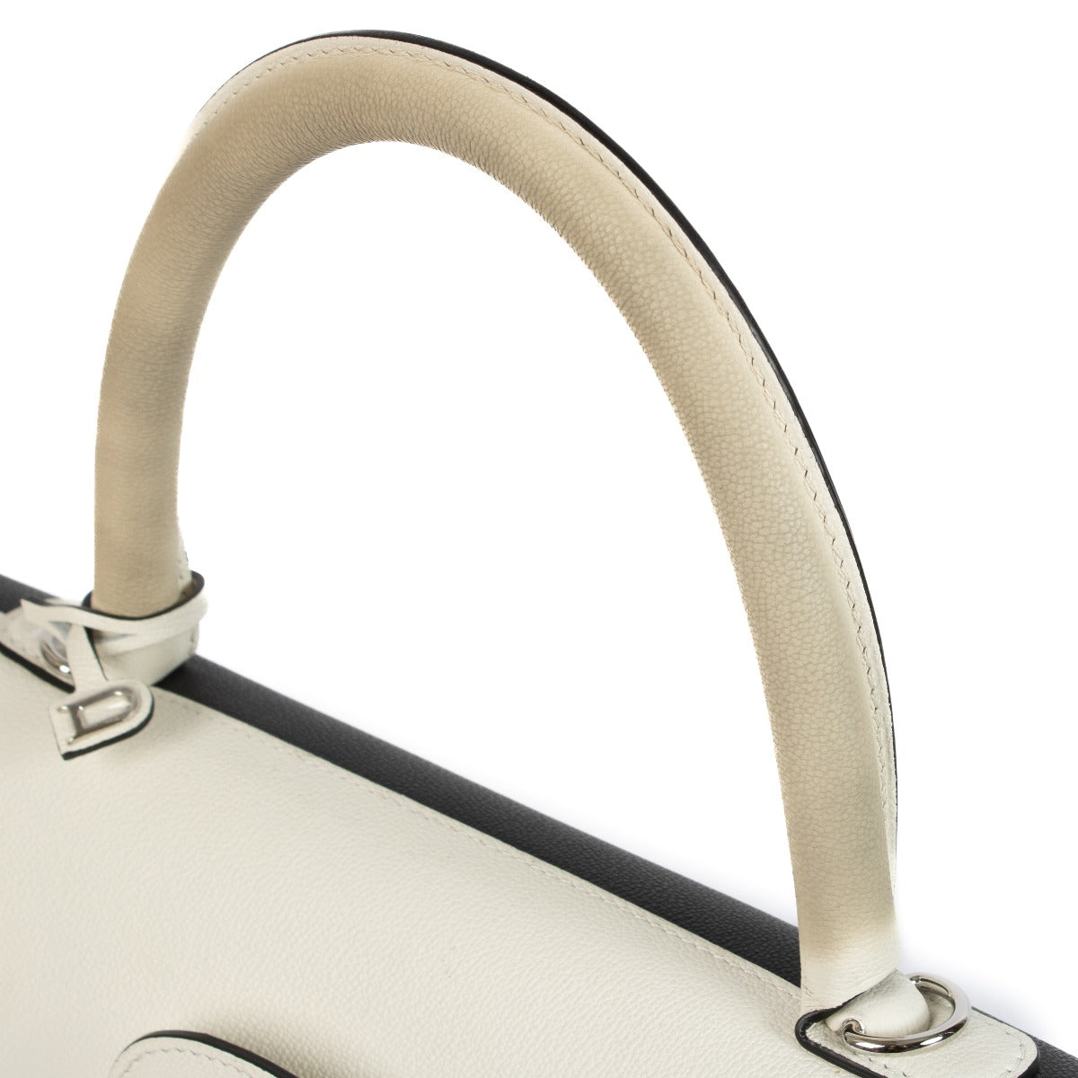Shop safe online at Labellov in Antwerp, Brussels and Knokke this 100% authentic second hand Delvaux Black & White Brillant GM Bag