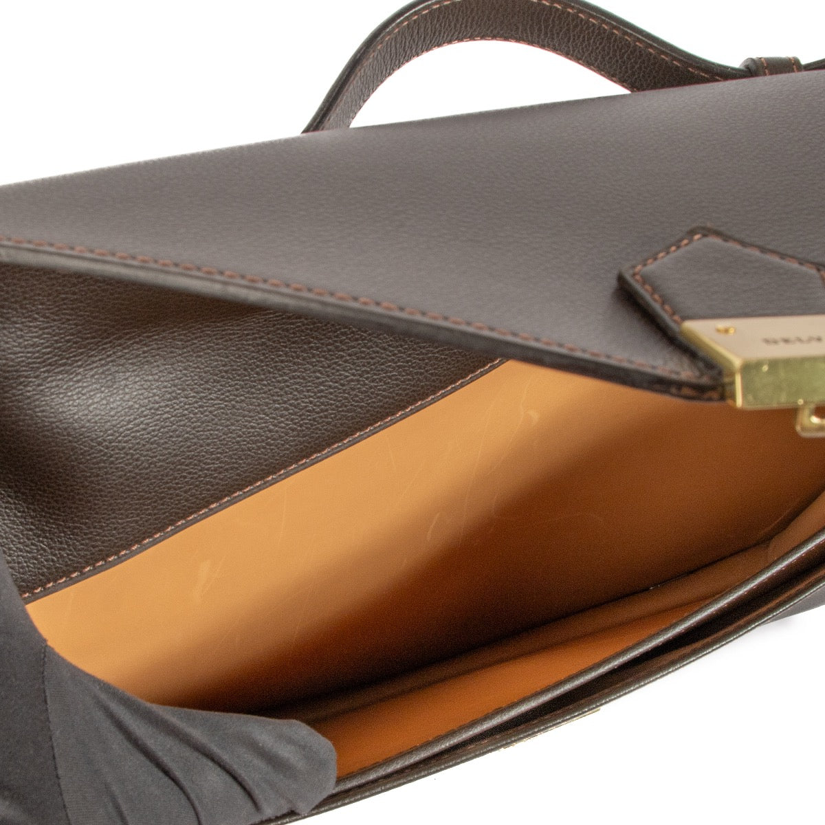 Shop safe online at Labellov in Antwerp, Brussels and and Knokke this 100% authentic second hand Delvaux Brown Leather Briefcase