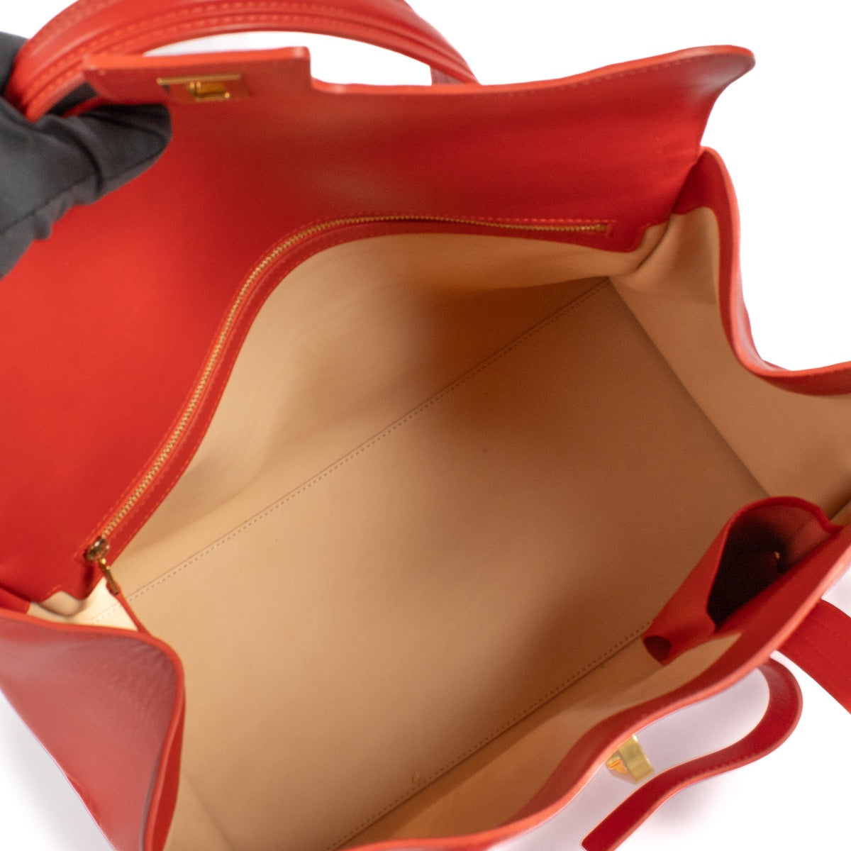 Shop safe online at Labellov in Antwerp and Knokke this 100% authentic second hand Delvaux Lipstick Cadence Simplissime Cabas Bag