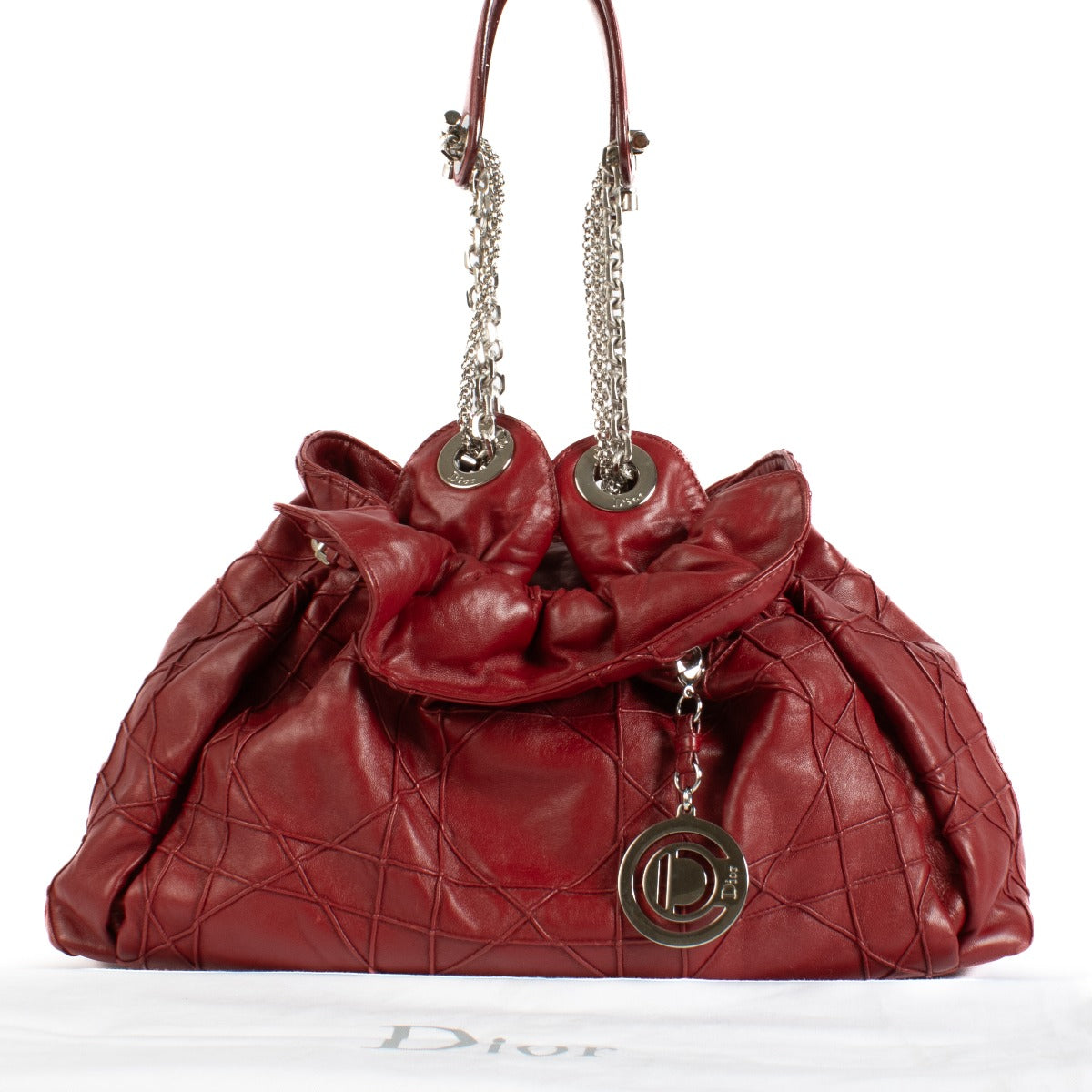 Shop safe online at Labellov in Antwerp, Brussels and Knokke this 100% authentic second hand Christian Dior Burgundy Le Trente Bag