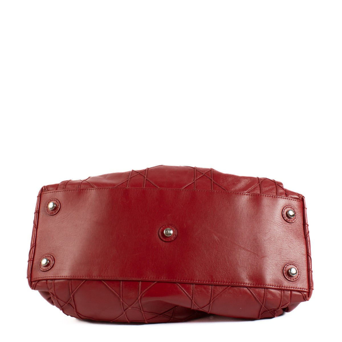 Shop safe online at Labellov in Antwerp, Brussels and Knokke this 100% authentic second hand Christian Dior Burgundy Le Trente Bag