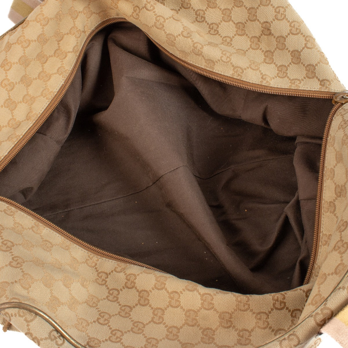 Shop safe online at Labellov in Antwerp, Brussels and Knokke this 100% authentic second hand Gucci GG Canvas Duffle Bag