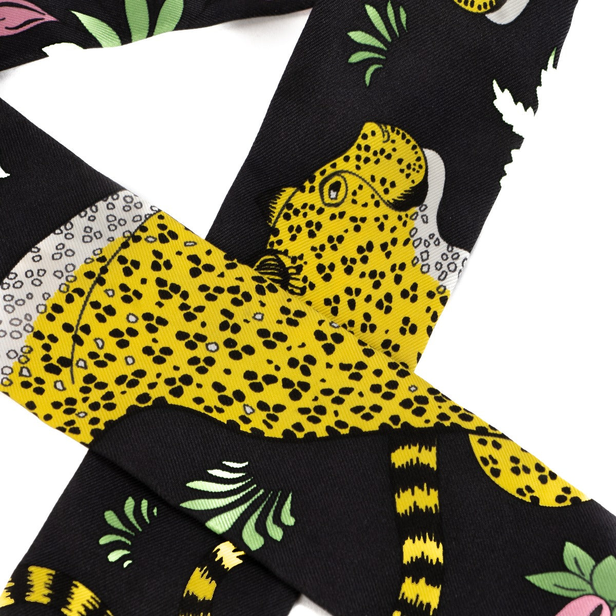 Shop safe online at Labellov in Antwerp, Brussels and Knokke this 100% authentic second hand Hermès Multicolor Silk Les Leopards Twilly Scarf