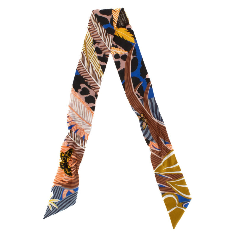 Shop safe online at Labellov in Antwerp, Brussels and Knokke this 100% authentic second hand Hermès Multicolor Leafs Silk Twilly