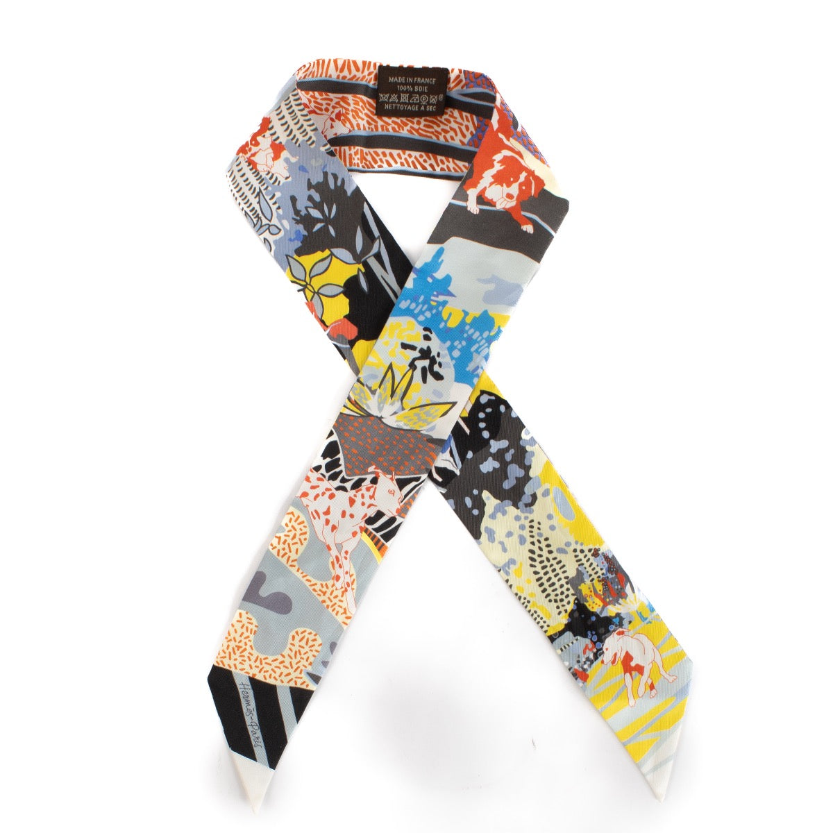 Shop safe online at Labellov in Antwerp, Brussels and Knokke this 100% authentic second hand Hermès Multicolor En Liberte Silk Twilly
