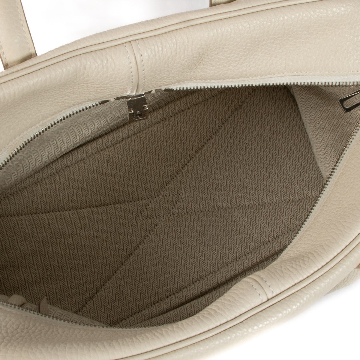 Shop authentic second hand Hermès Victoria 35 Craie Taurillon Clemence Palladium Hardware on Labellov.com