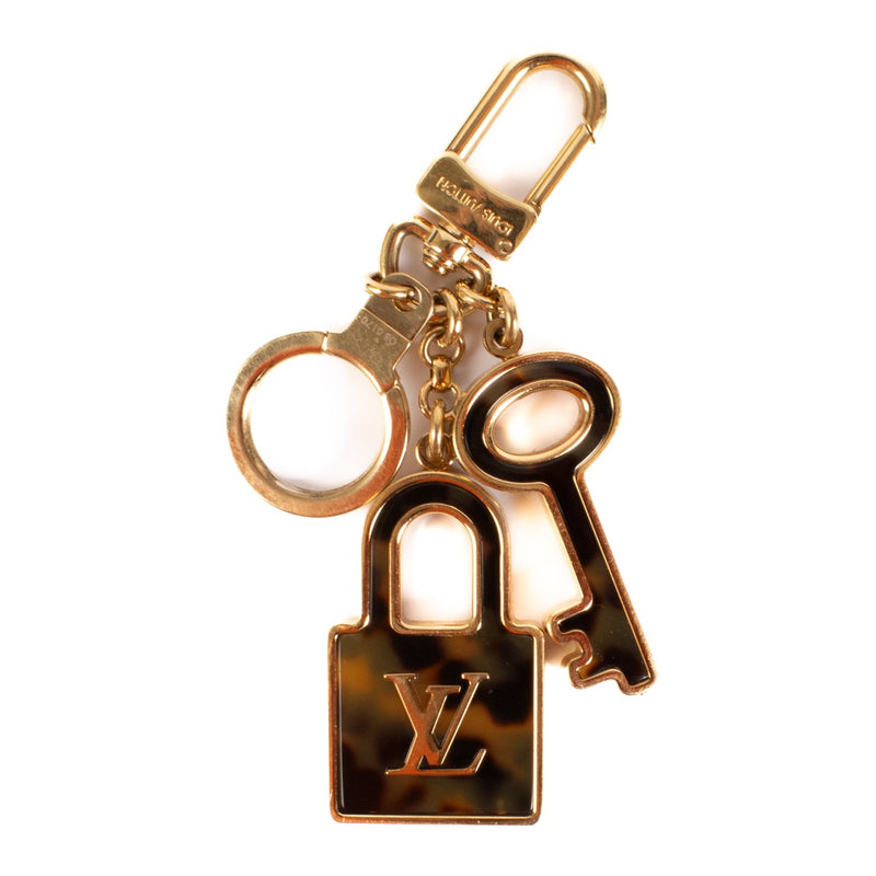 Shop safe online at Labellov in Antwerp, Brussels and Knokke this 100% authentic second hand Louis Vuitton Confidence Bag Charm & Key Holder