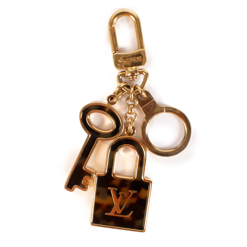 Shop safe online at Labellov in Antwerp, Brussels and Knokke this 100% authentic second hand Louis Vuitton Confidence Bag Charm & Key Holder