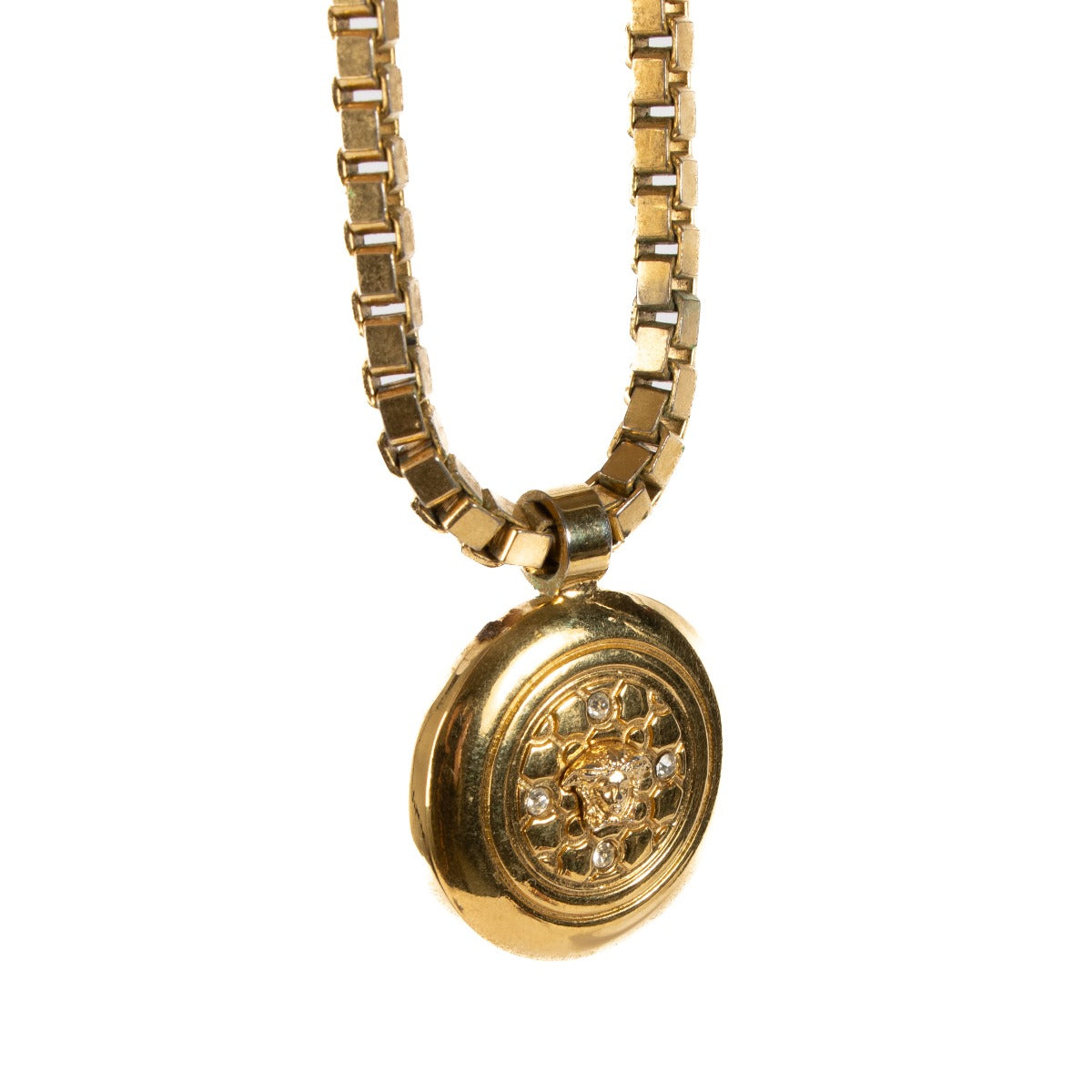 Shop safe online at Labellov in Antwerp, Brussels and Knokke this 100% authentic second hand Versace Gold Medusa Necklace