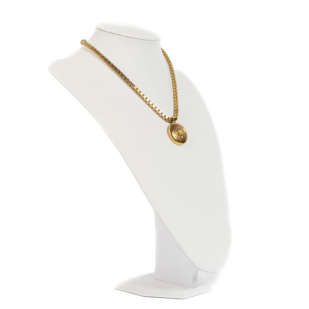 Shop safe online at Labellov in Antwerp, Brussels and Knokke this 100% authentic second hand Versace Gold Medusa Necklace