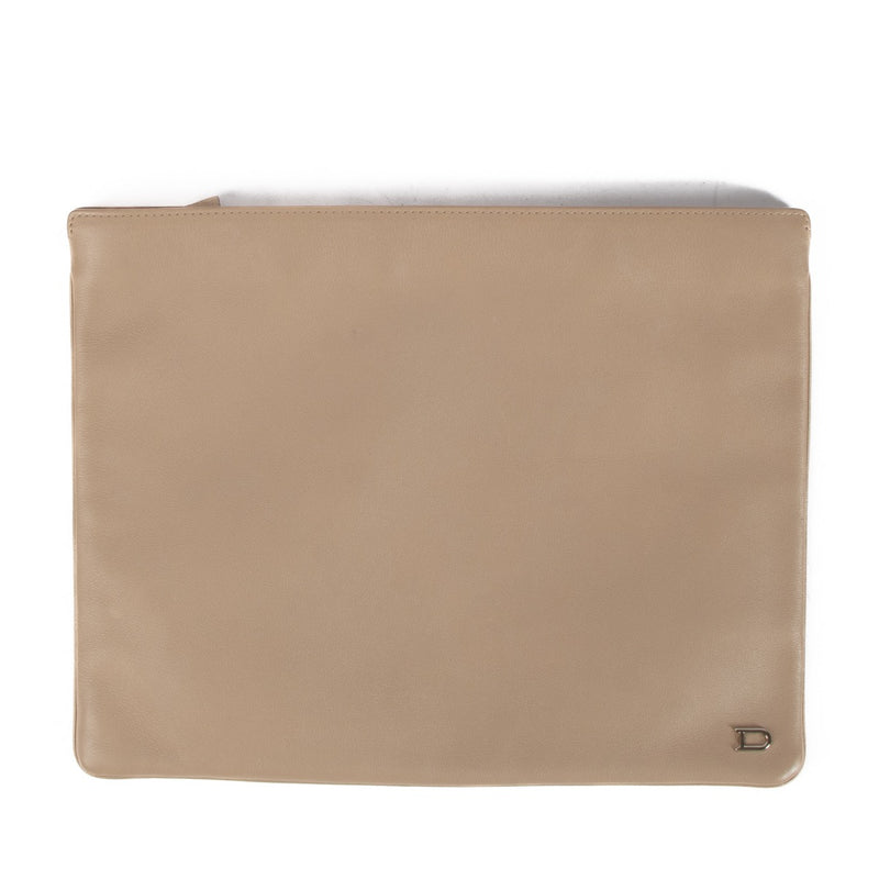 Shop now your favourite 100% authentic Delvaux Clutch at Labellov.