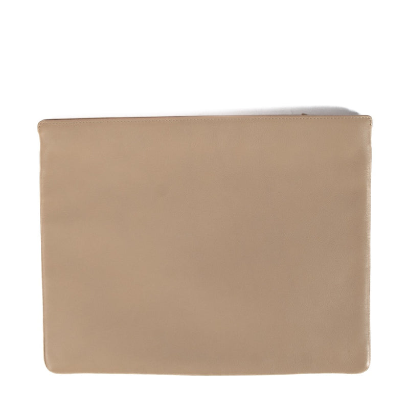 Shop now your favourite 100% authentic Delvaux Clutch at Labellov.