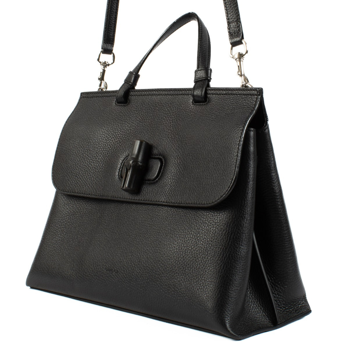 Shop safe online at Labellov in Antwerp, Brussels and Knokke this 100% authentic second hand Gucci Black Leather Bamboo Daily Shoulder Bag