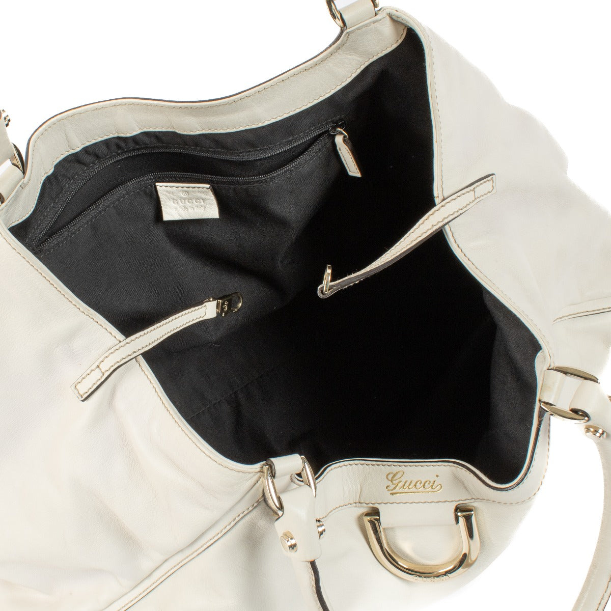 Shop safe online at Labellov in Antwerp, Brussels and Knokke this 100% authentic second hand Gucci White Abbey D-Ring Hobo Bag