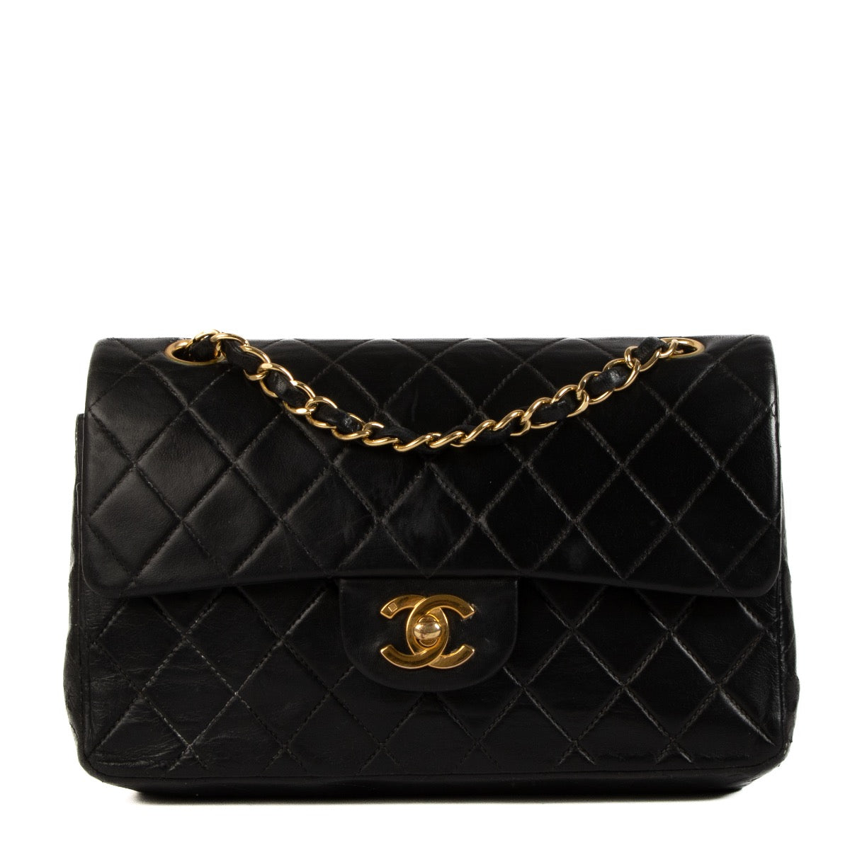 Shop safe online at Labellov in Antwerp, Brussels and Knokke this 100% authentic second hand Chanel Black Lambskin Vintage Small Classic Flap Bag