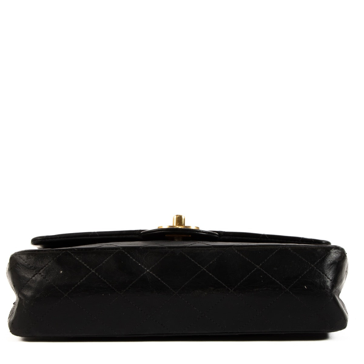 Shop safe online at Labellov in Antwerp, Brussels and Knokke this 100% authentic second hand Chanel Black Lambskin Vintage Small Classic Flap Bag