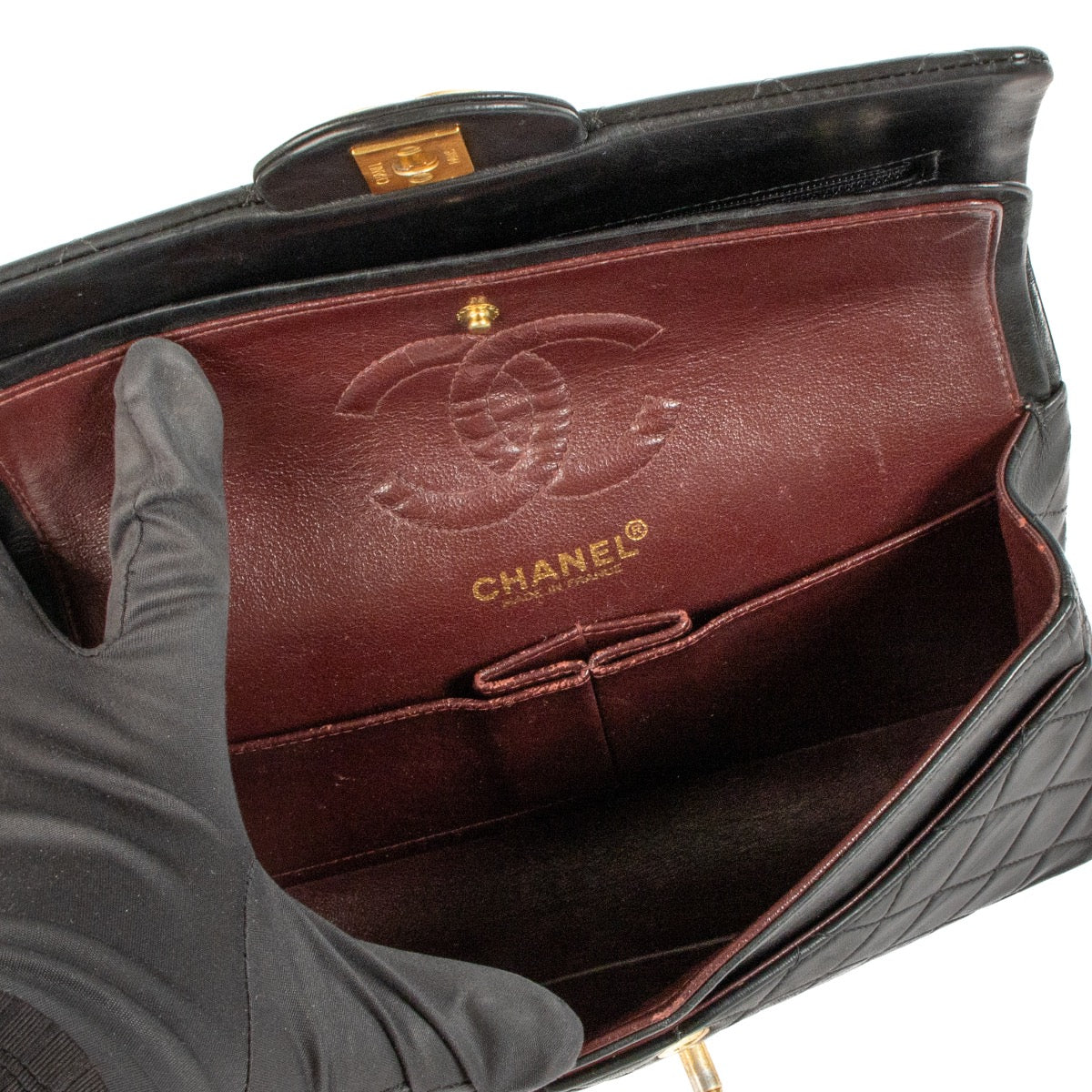 Shop safe online at Labellov in Antwerp, Brussels and Knokke this 100% authentic second hand Chanel Black Lambskin Vintage Small Classic Flap Bag