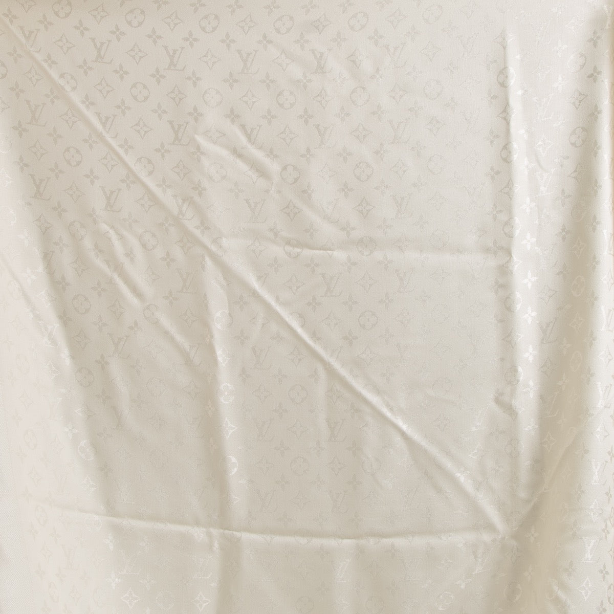 Shop 100% authentic second-hand Louis Vuitton White Monogram Classic Shawl on Labellov.com