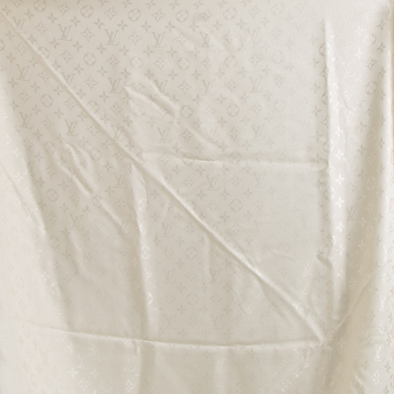 Shop 100% authentic second-hand Louis Vuitton White Monogram Classic Shawl on Labellov.com