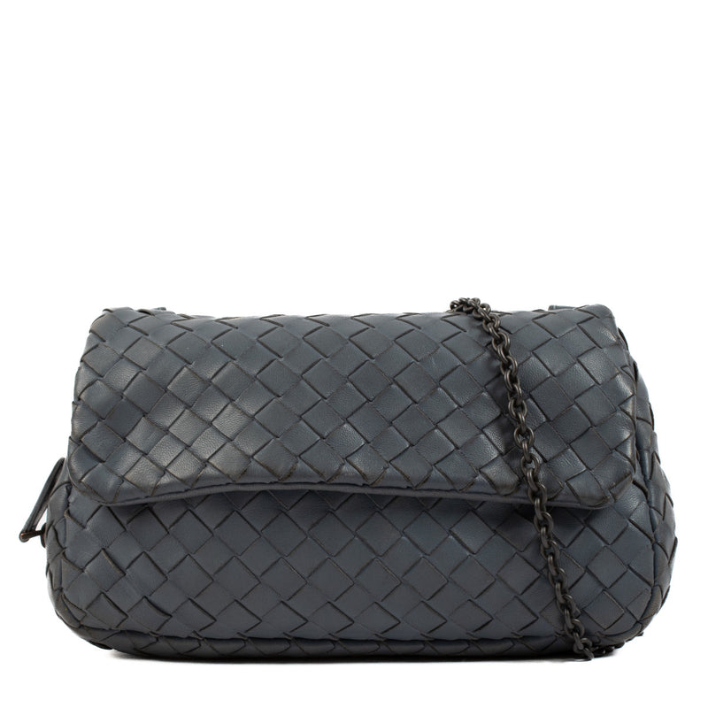 Bottega Veneta Blue Small Crossbody Bag aan de beste prijs bij Labellov tweedehands luxe in Antwerpen en Knokke. Wij kopen en verkopen aan de beste prijs.