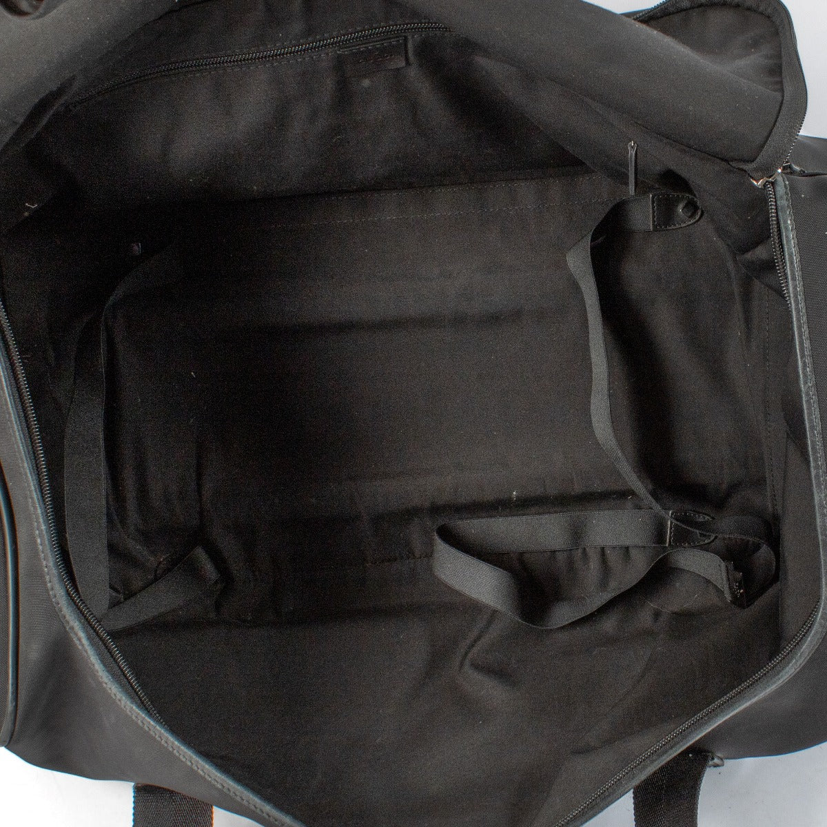 Shop safe online at Labellov in Antwerp, Brussels and Knokke this 100% authentic second hand Gucci Black Nylon Rolling Luggage