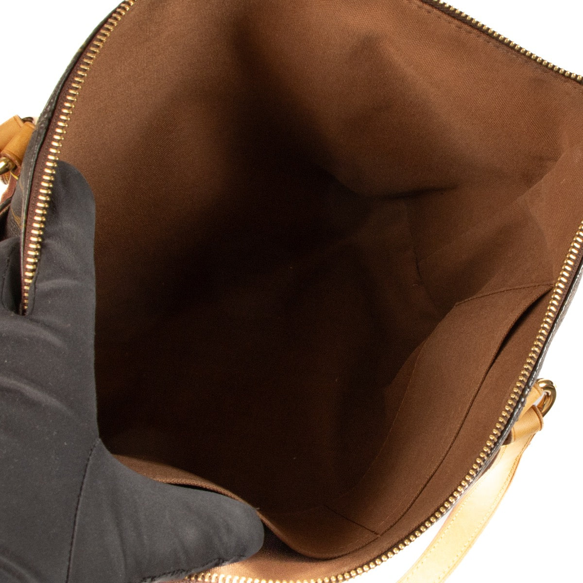 Shop 100% authentic second-hand Louis Vuitton Monogram Totally PM Bag on Labellov.com