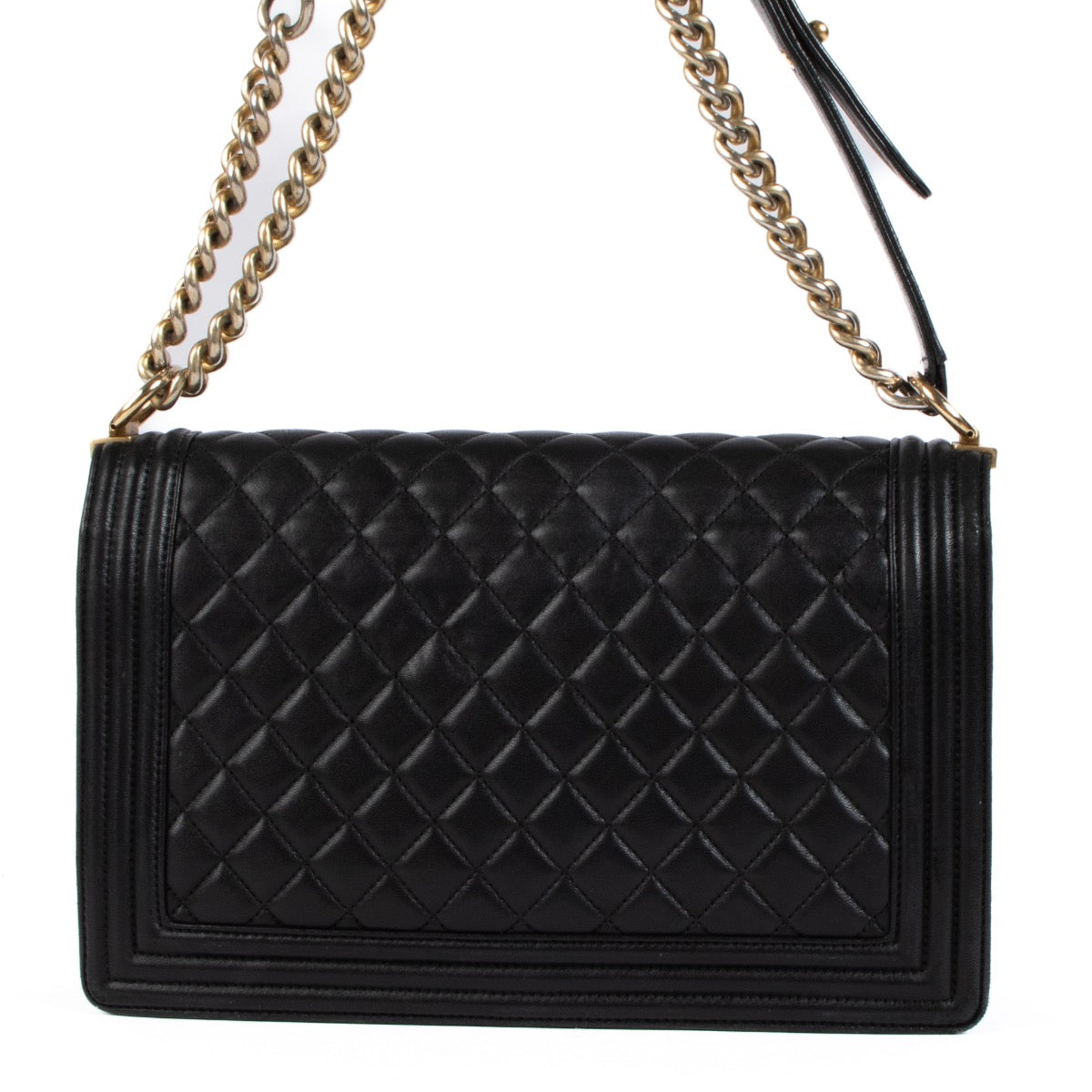 Shop safe online at Labellov in Antwerp, Brussel and Knokke this 100% authentic second hand Chanel Black Quitled Leather Large Boy Bag