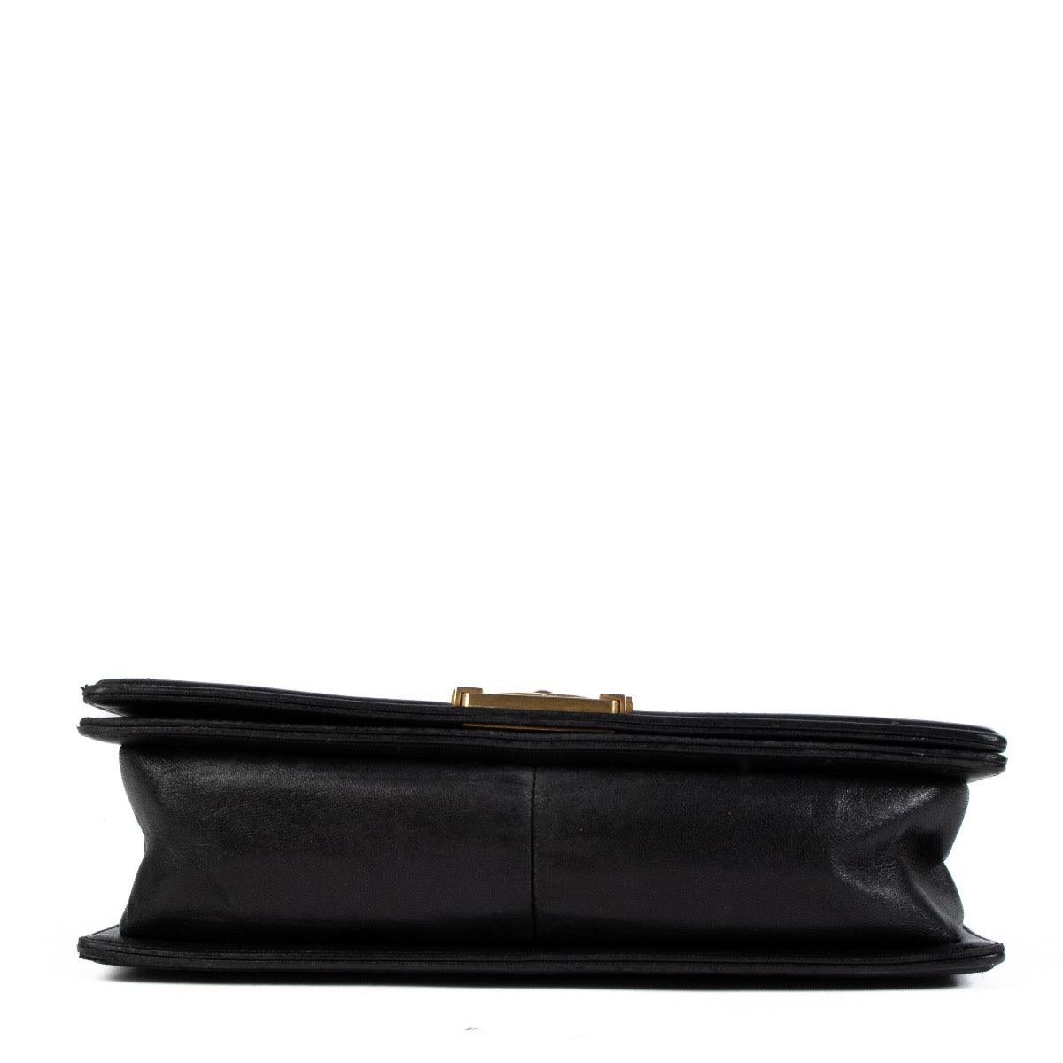 Shop safe online at Labellov in Antwerp, Brussel and Knokke this 100% authentic second hand Chanel Black Quitled Leather Large Boy Bag