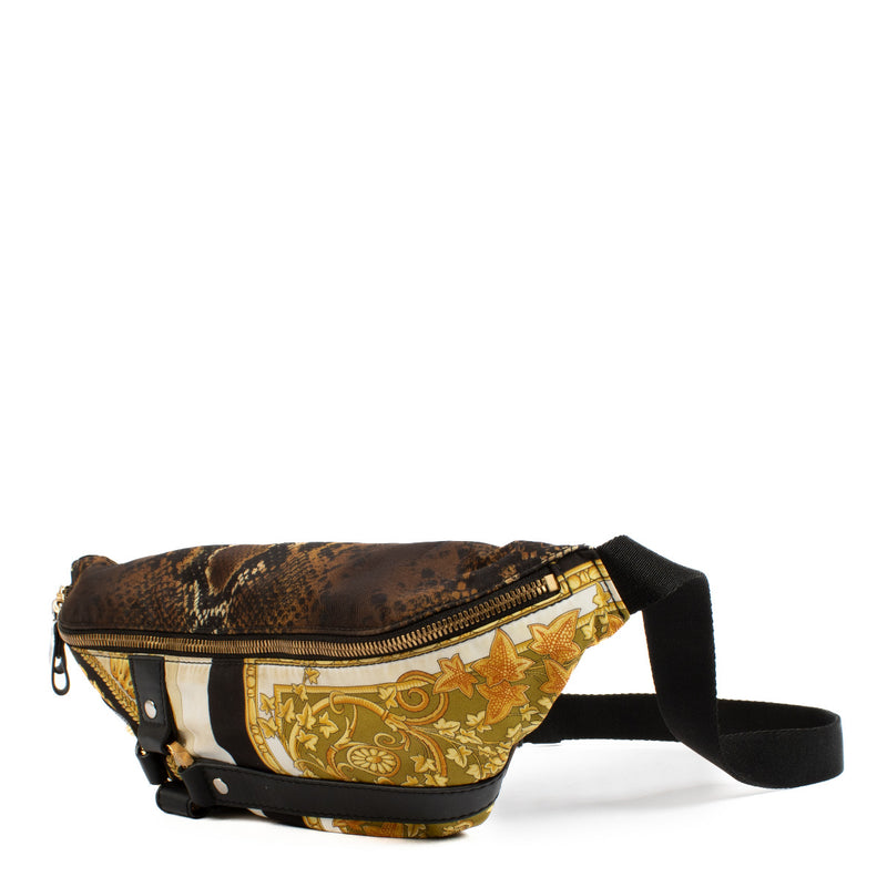 Versace Barocco Harness Belt Bag aan de beste prijs bij Labellov tweedehands luxe in Antwerpen en Knokke.