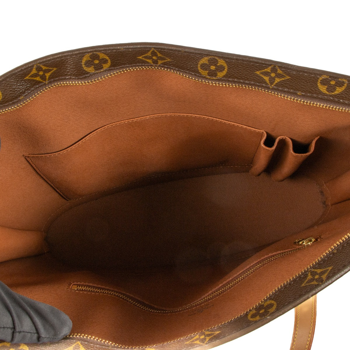 Shop safe online at Labellov in Antwerp, Brussels and Knokke this 100% authentic second hand Louis Vuitton Monogram Canvas Babylone Shoulder Bag