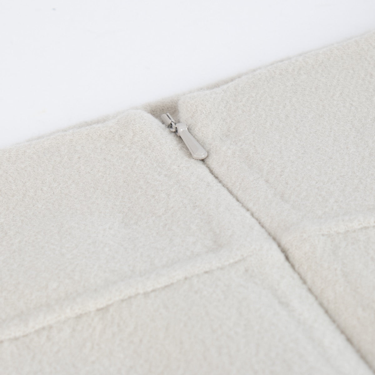 shop 100% authentic second hand 'S Max Mara Cream Skirt - Size FR42 on Labellov.com