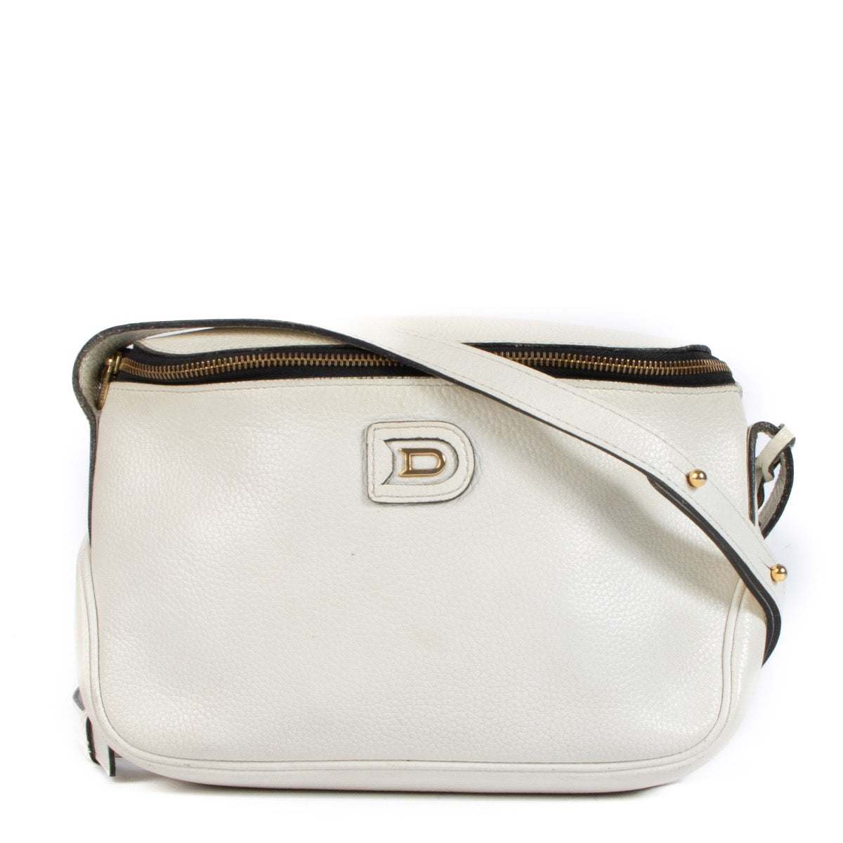 Shop safe online at Labellov in Antwerp, Brussels and Knokke this 100% authentic second hand Delvaux White Macao Crossbody