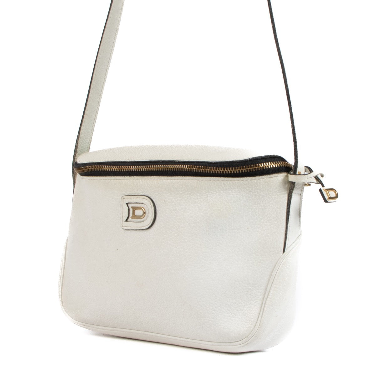 Shop safe online at Labellov in Antwerp, Brussels and Knokke this 100% authentic second hand Delvaux White Macao Crossbody