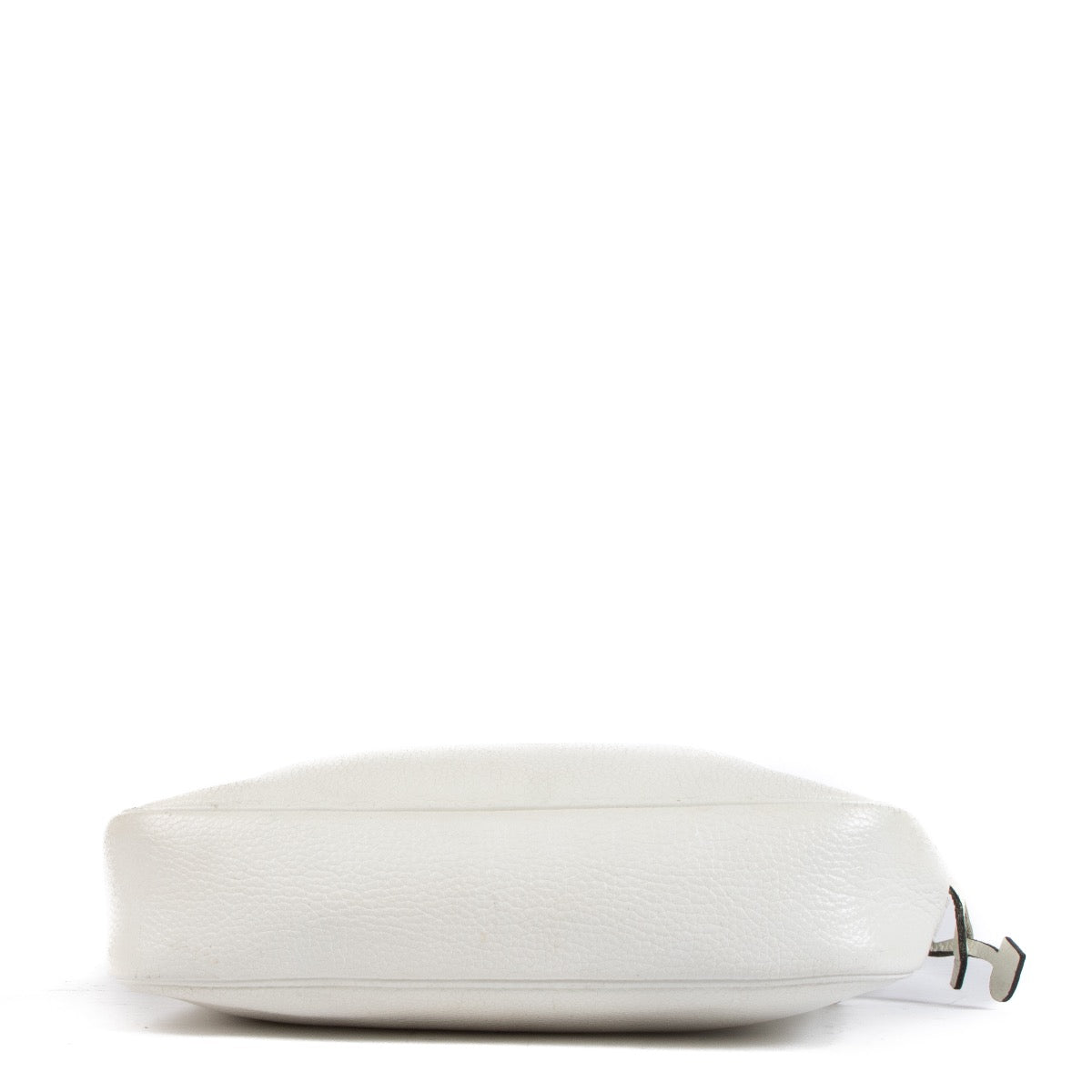 Shop safe online at Labellov in Antwerp, Brussels and Knokke this 100% authentic second hand Delvaux White Macao Crossbody
