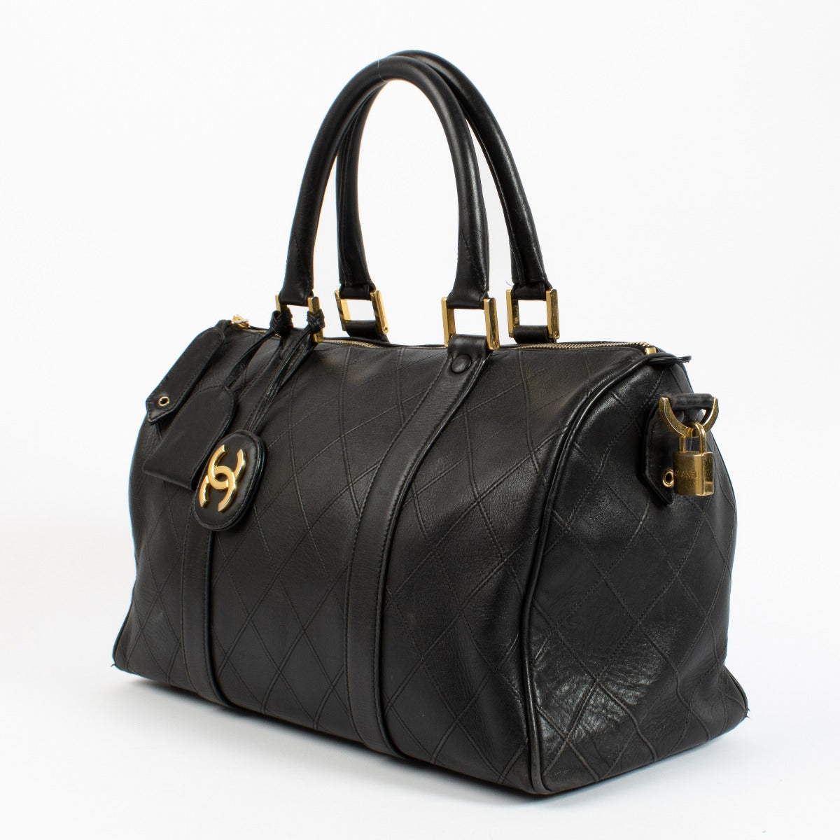 Sac Boston en cuir noir vintage Chanel