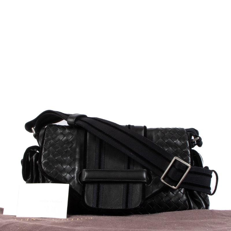 shop 100% authentic second hand Bottega Veneta Black Leather Shoulder Bag on Labellov.com