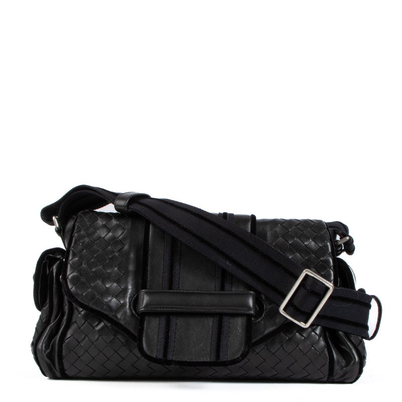 shop 100% authentic second hand Bottega Veneta Black Leather Shoulder Bag on Labellov.com