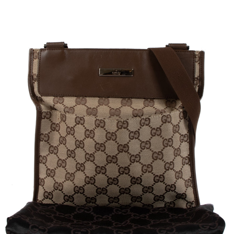 Shop safe online at Labellov in Antwerp, Brussels and Knokke this 100% authentic second hand Gucci Brown GG Canvas Messenger Crossbody Bag