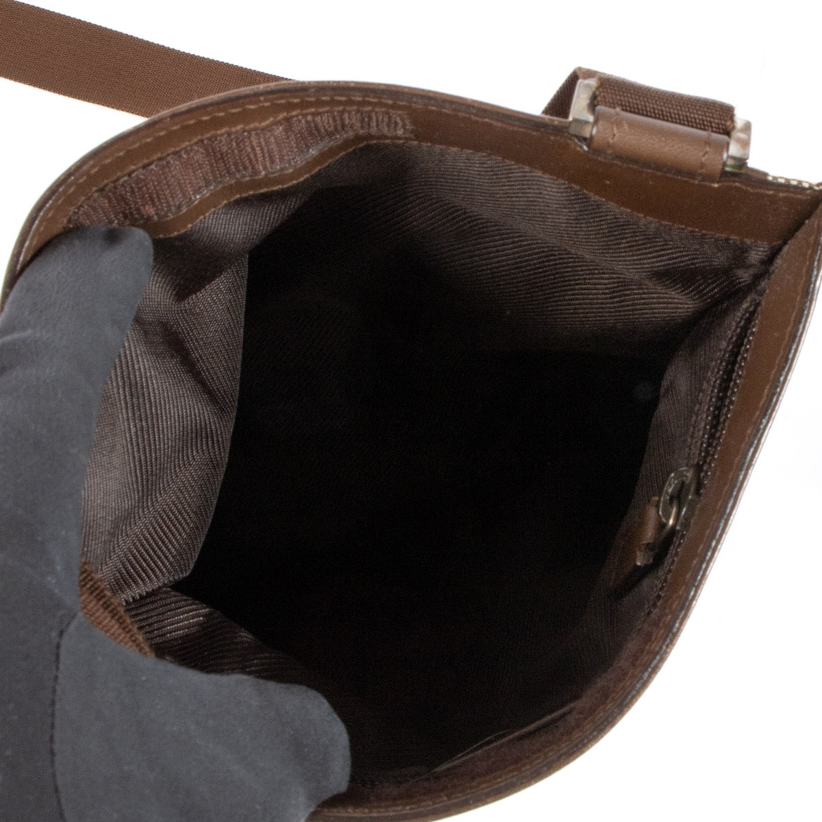 Shop safe online at Labellov in Antwerp, Brussels and Knokke this 100% authentic second hand Gucci Brown GG Canvas Messenger Crossbody Bag