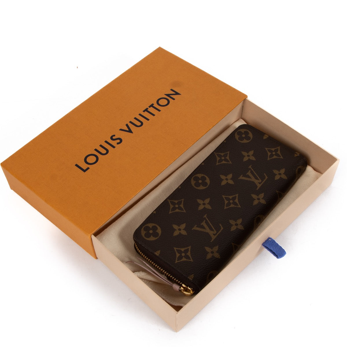Shop safe online at Labellov in Antwerp, Brussels and Knokke this 100% authentic second hand Louis Vuitton Monogram Canvas Clémence Wallet