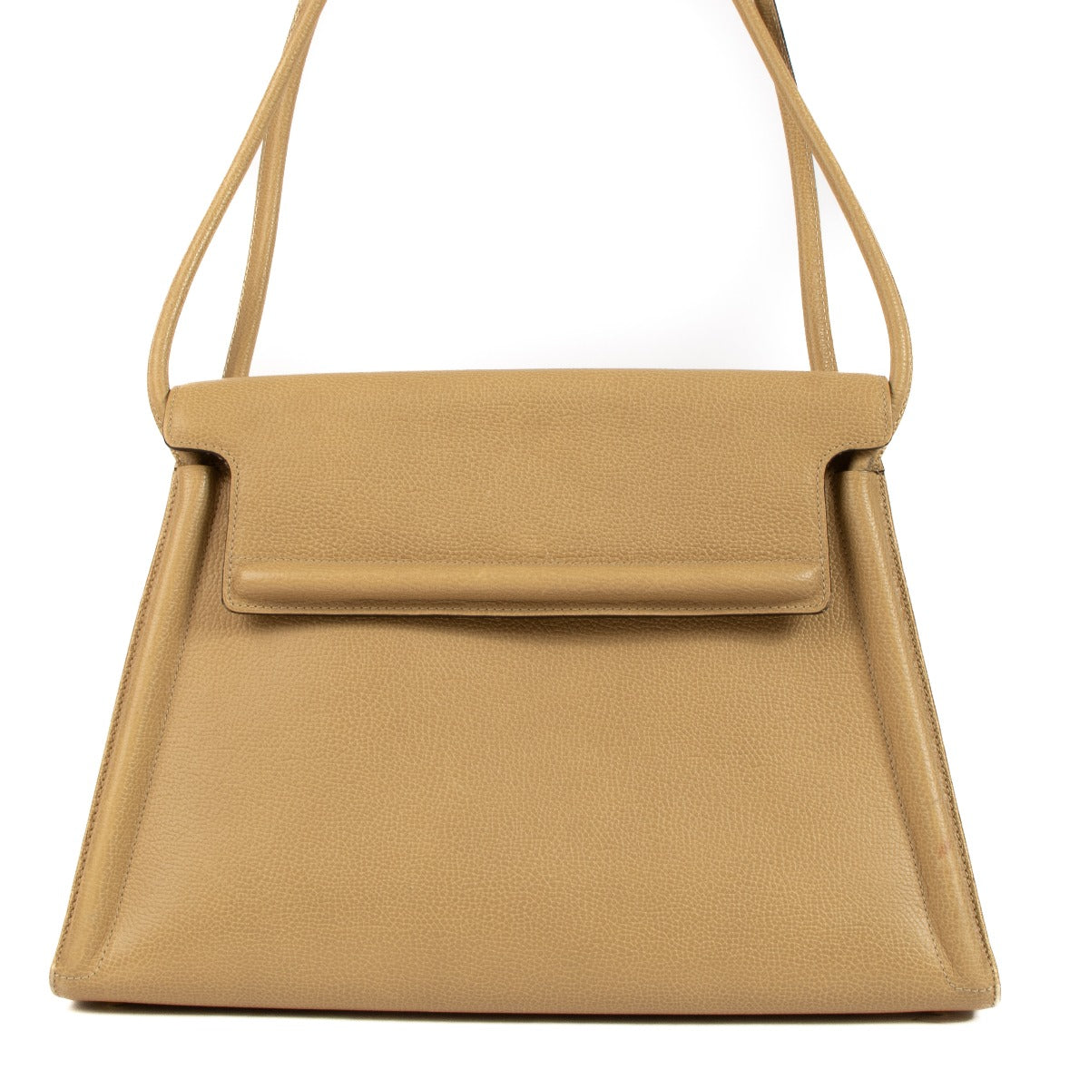 Buy an authentic second-hand Delvaux Arpege Sand Jumping Shoulder Bag in very good condition at Labellov in Antwerp, Brussel, Knokke.