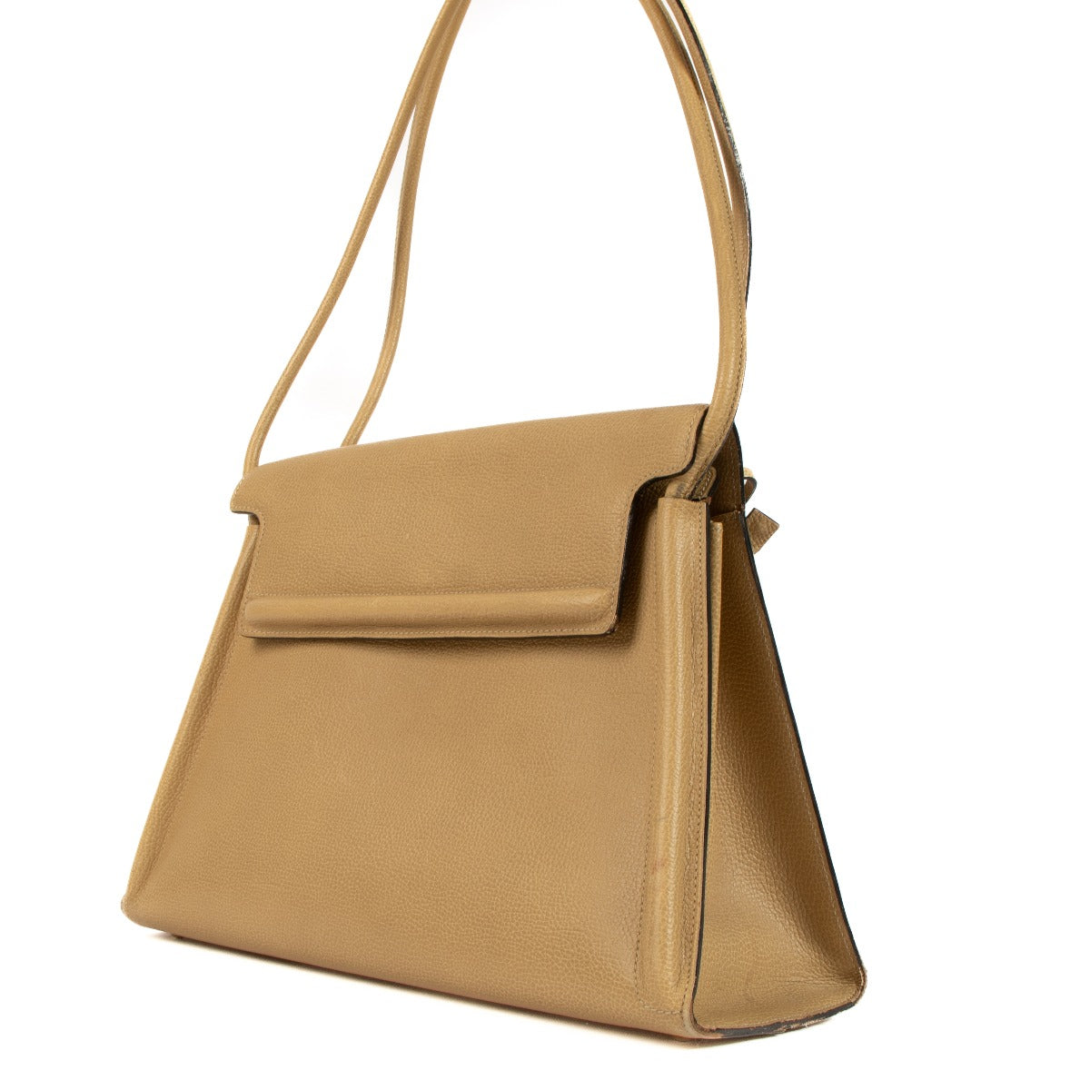 Buy an authentic second-hand Delvaux Arpege Sand Jumping Shoulder Bag in very good condition at Labellov in Antwerp, Brussel, Knokke.
