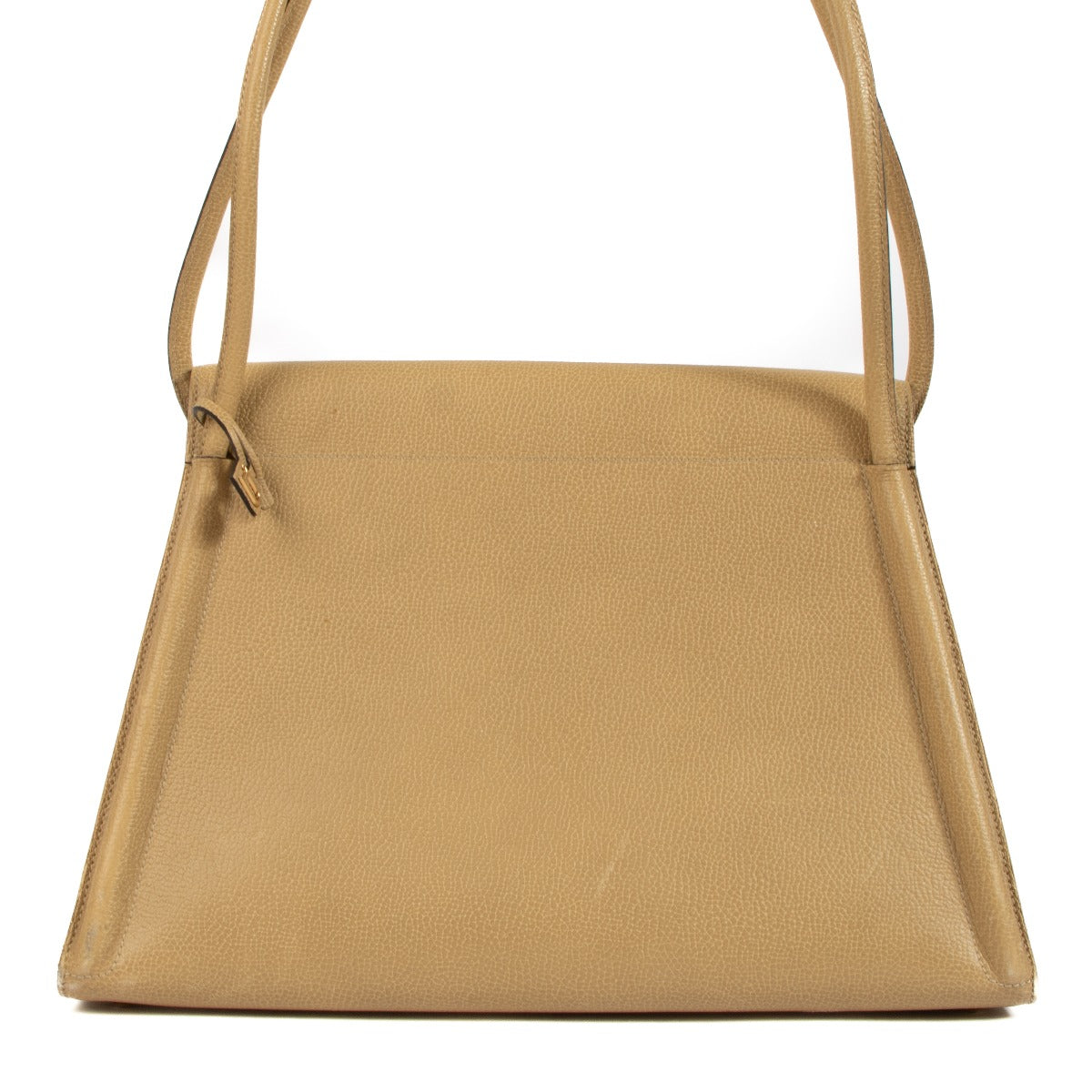 Buy an authentic second-hand Delvaux Arpege Sand Jumping Shoulder Bag in very good condition at Labellov in Antwerp, Brussel, Knokke.