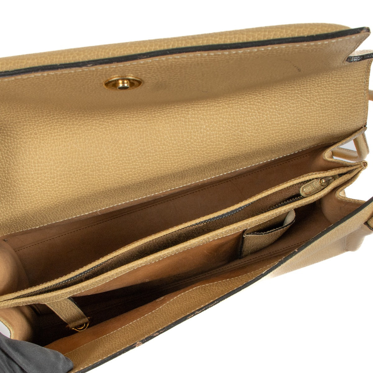 Buy an authentic second-hand Delvaux Arpege Sand Jumping Shoulder Bag in very good condition at Labellov in Antwerp, Brussel, Knokke.
